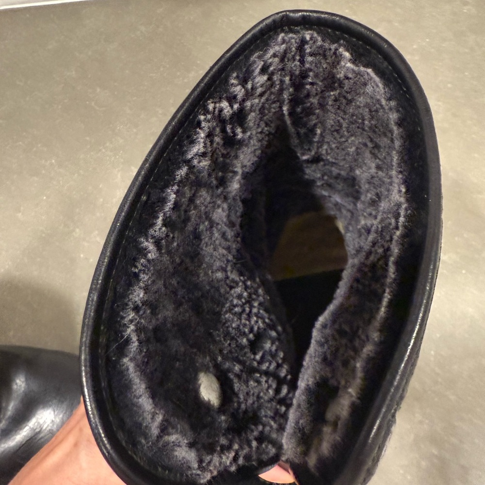 Black UGG Lynnea II Leather Clog Boots. Women’s size 8. - Picture 5 of 7